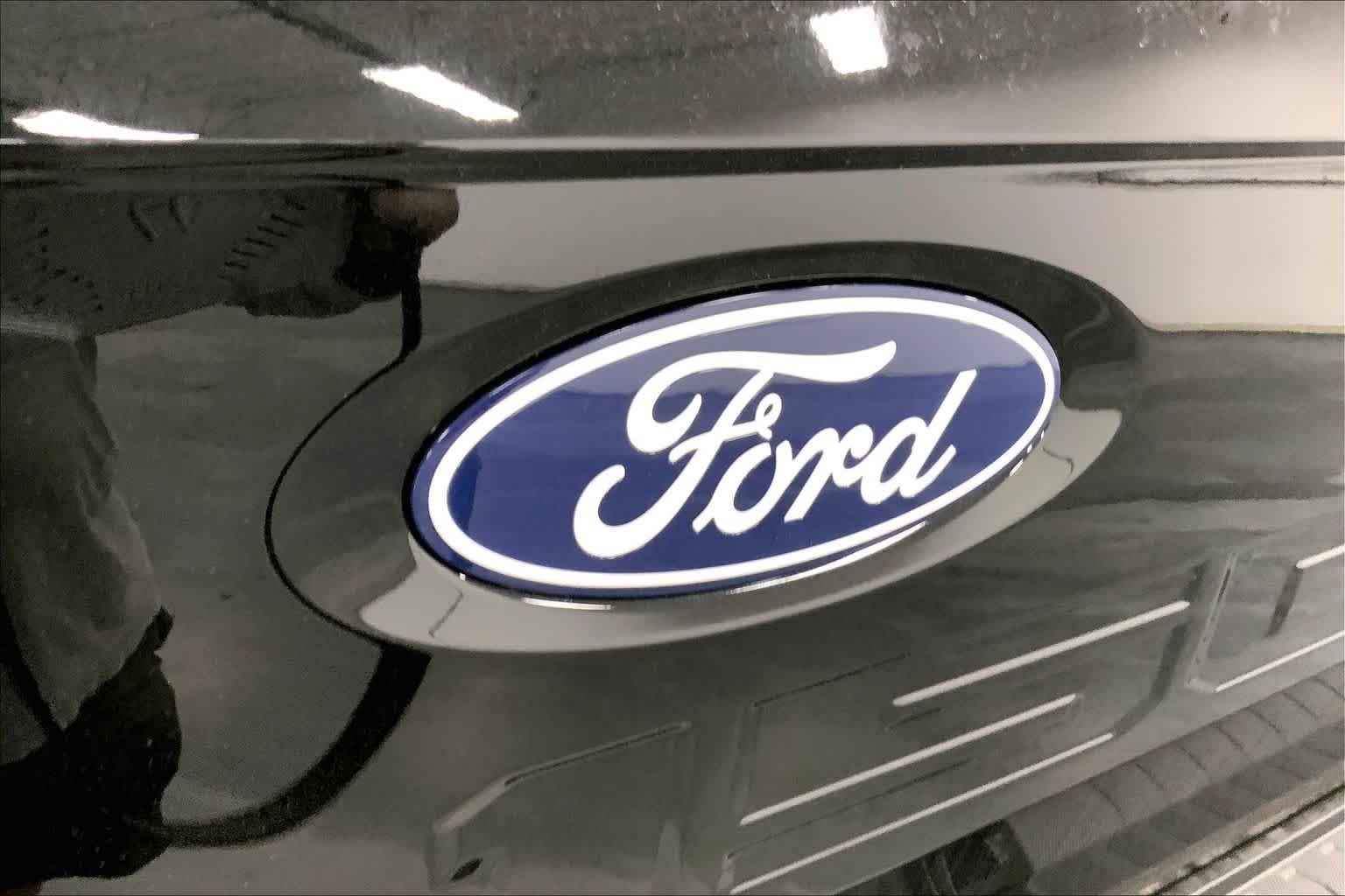 New 2026 Agate Black Metallic Ford XLT image 12