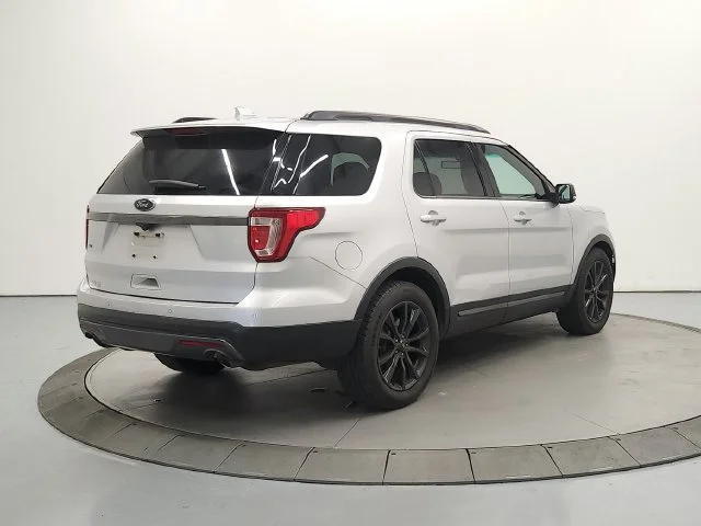 Used 2017 Ingot Silver Metallic Ford XLT image 8