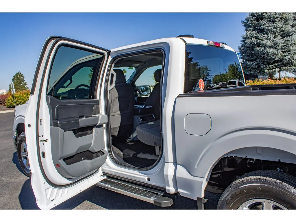Used 2024 Oxford White Ford XLT image 13