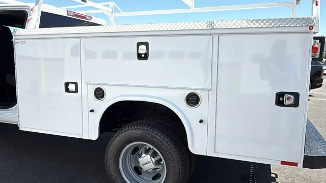 New 2026 Summit White GMC Pro image 32