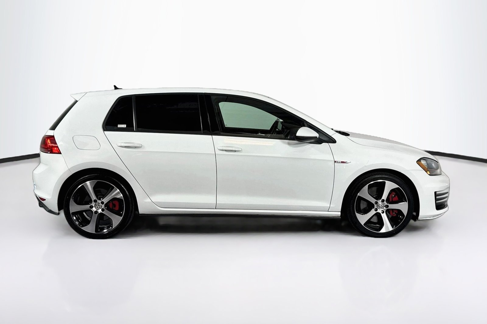 Used 2017 Pure White Volkswagen S image 4