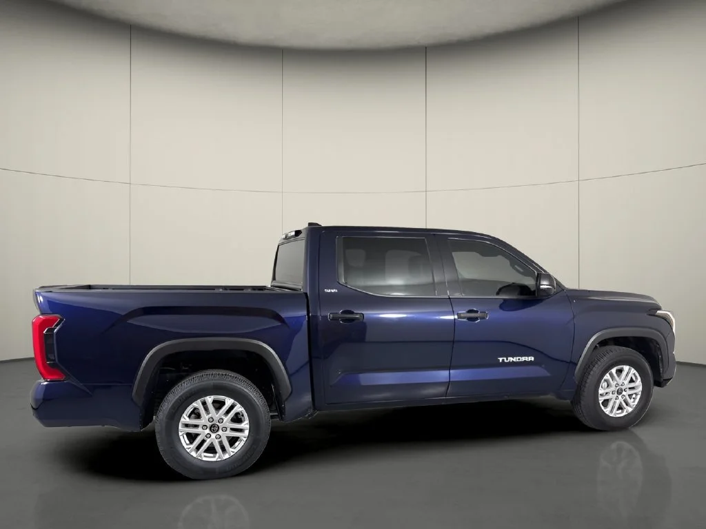 Used 2022 Blue Toyota SR5 image 9