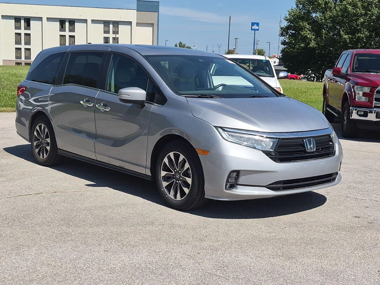 Used 2023 Lunar Silver Metallic Honda EX-L image 7