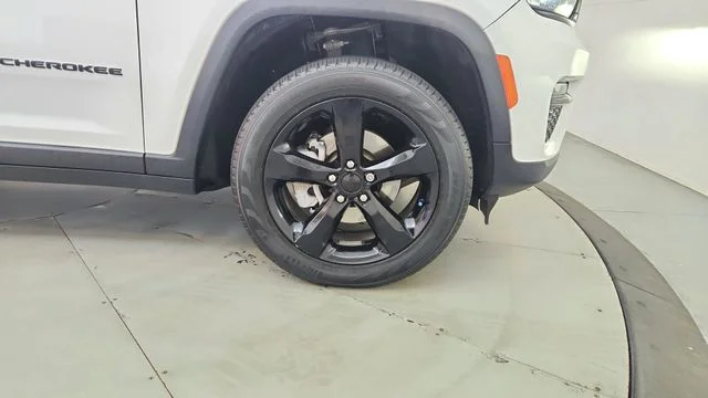 Used 2024 White Jeep Limited image 39