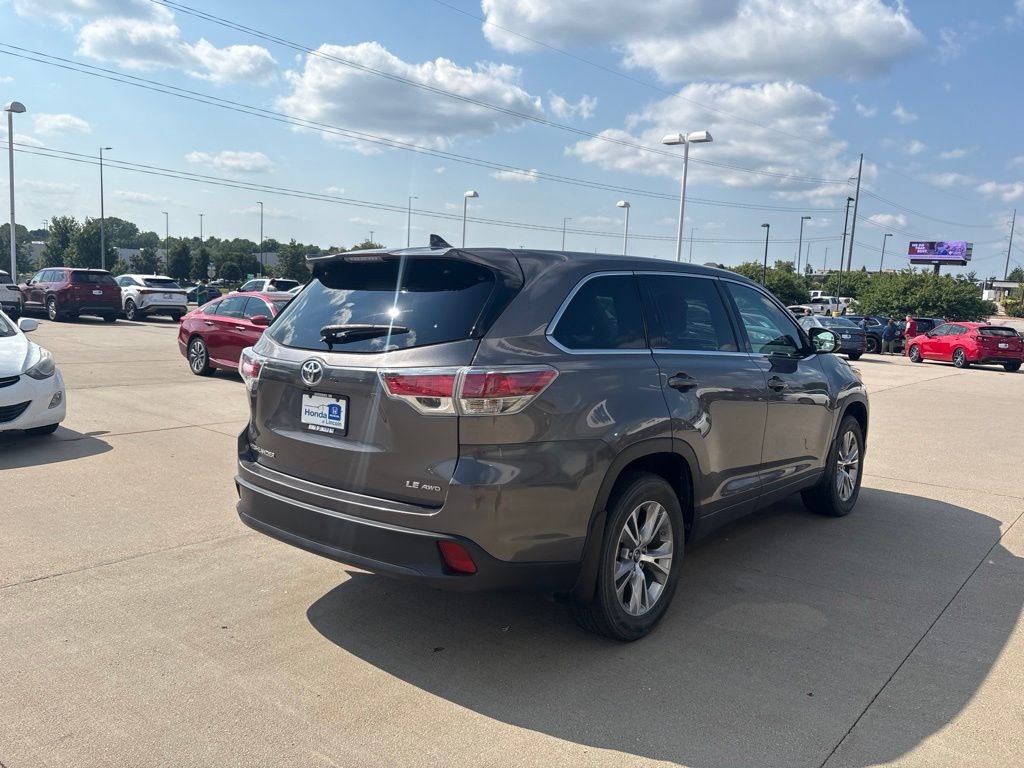 Used 2016 Gray Toyota LE V6 image 5