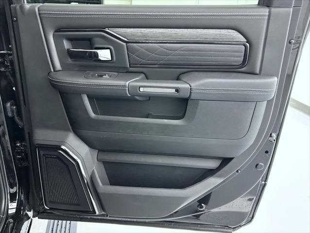 New 2026 Diamond Black Crystal Pearl-Coat Exterior Paint RAM Limited image 18