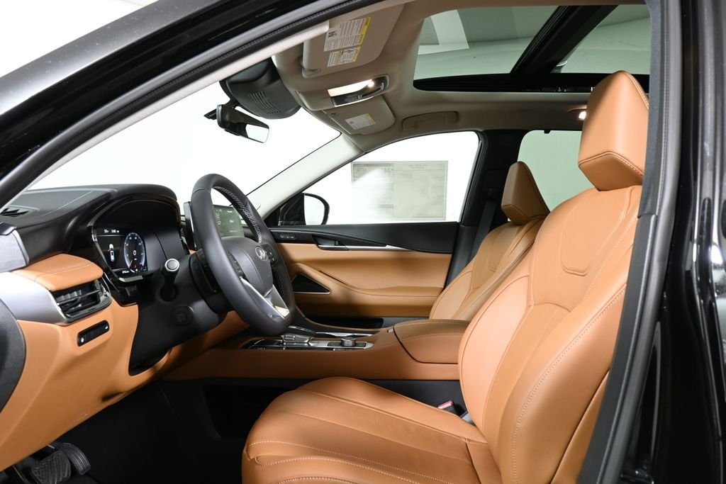 Certified Used 2025 Black INFINITI Sensory image 3