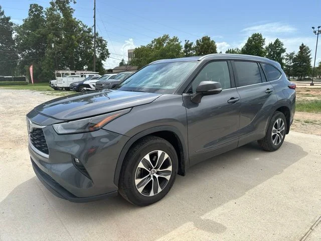 Used 2023 Gray Toyota XLE image 6
