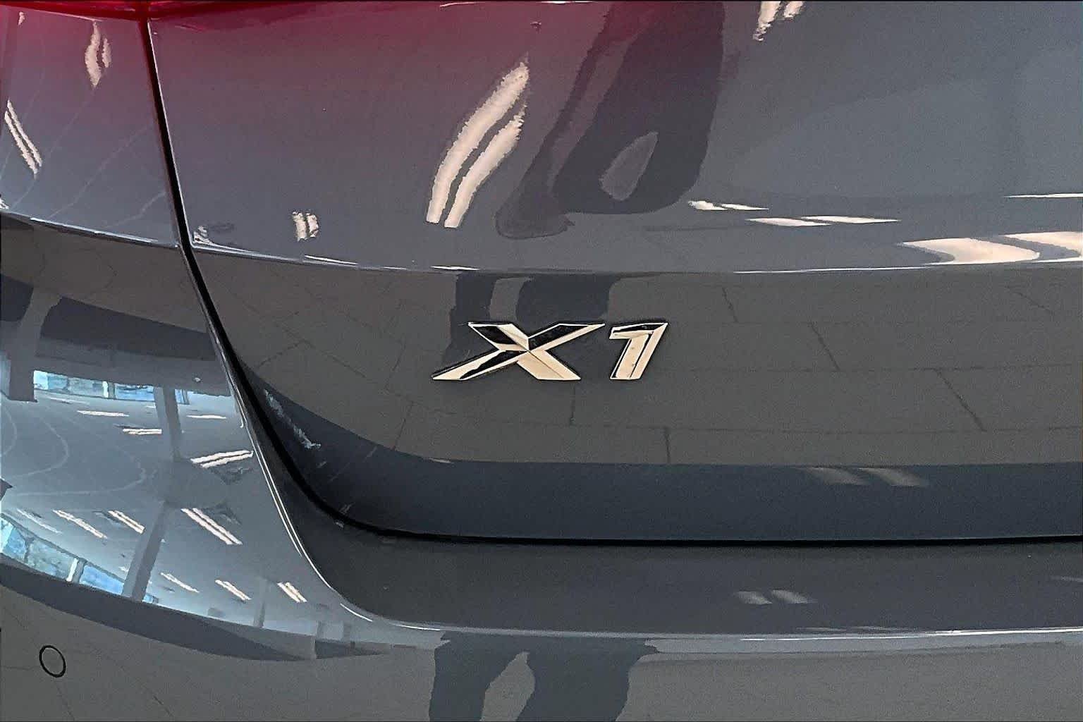 Used 2025 Storm Bay Metallic BMW xDrive28i image 30