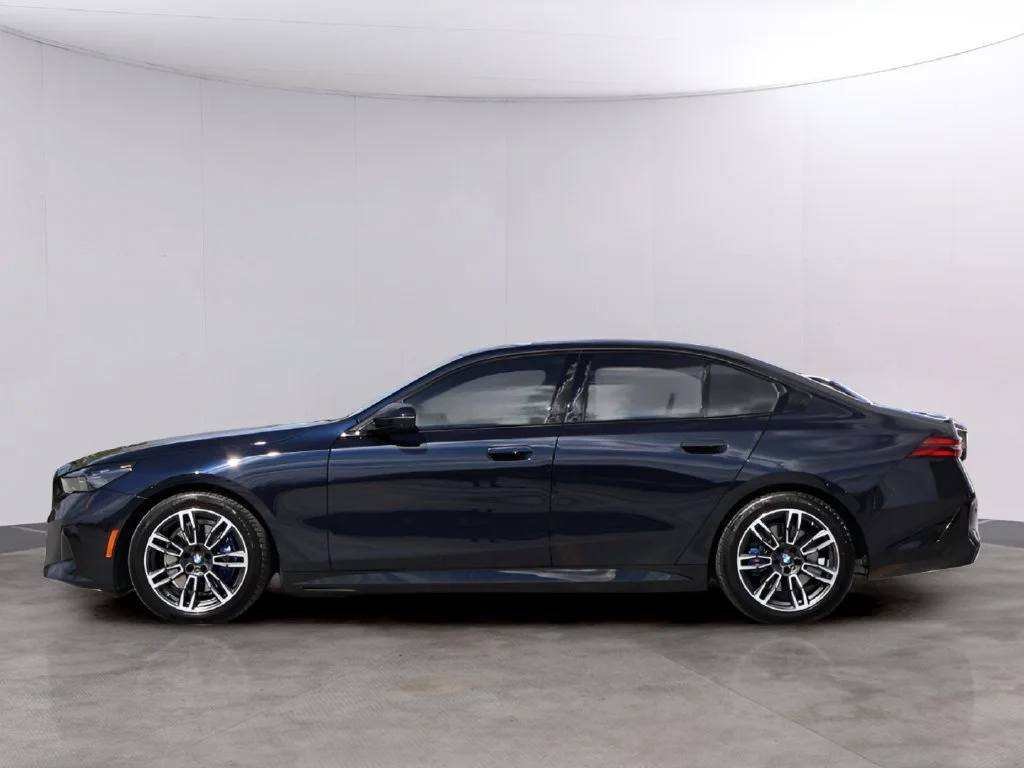 Used 2024 Carbon Black Metallic BMW 530i xDrive image 4