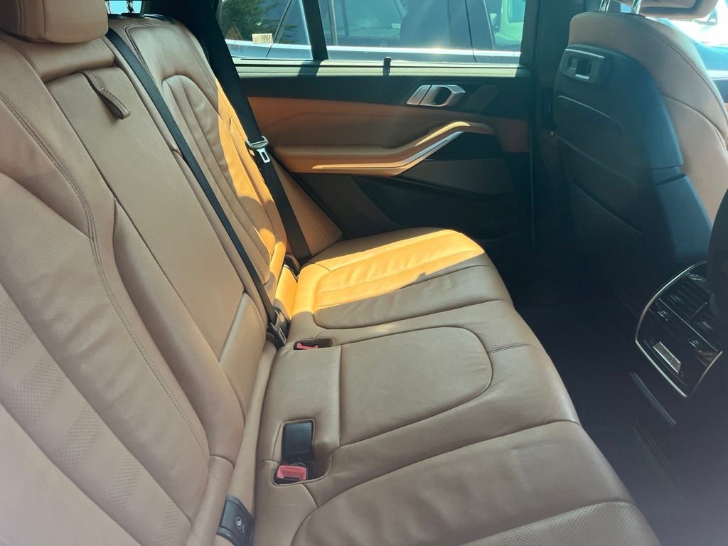 Used 2020 White BMW xDrive40i image 9