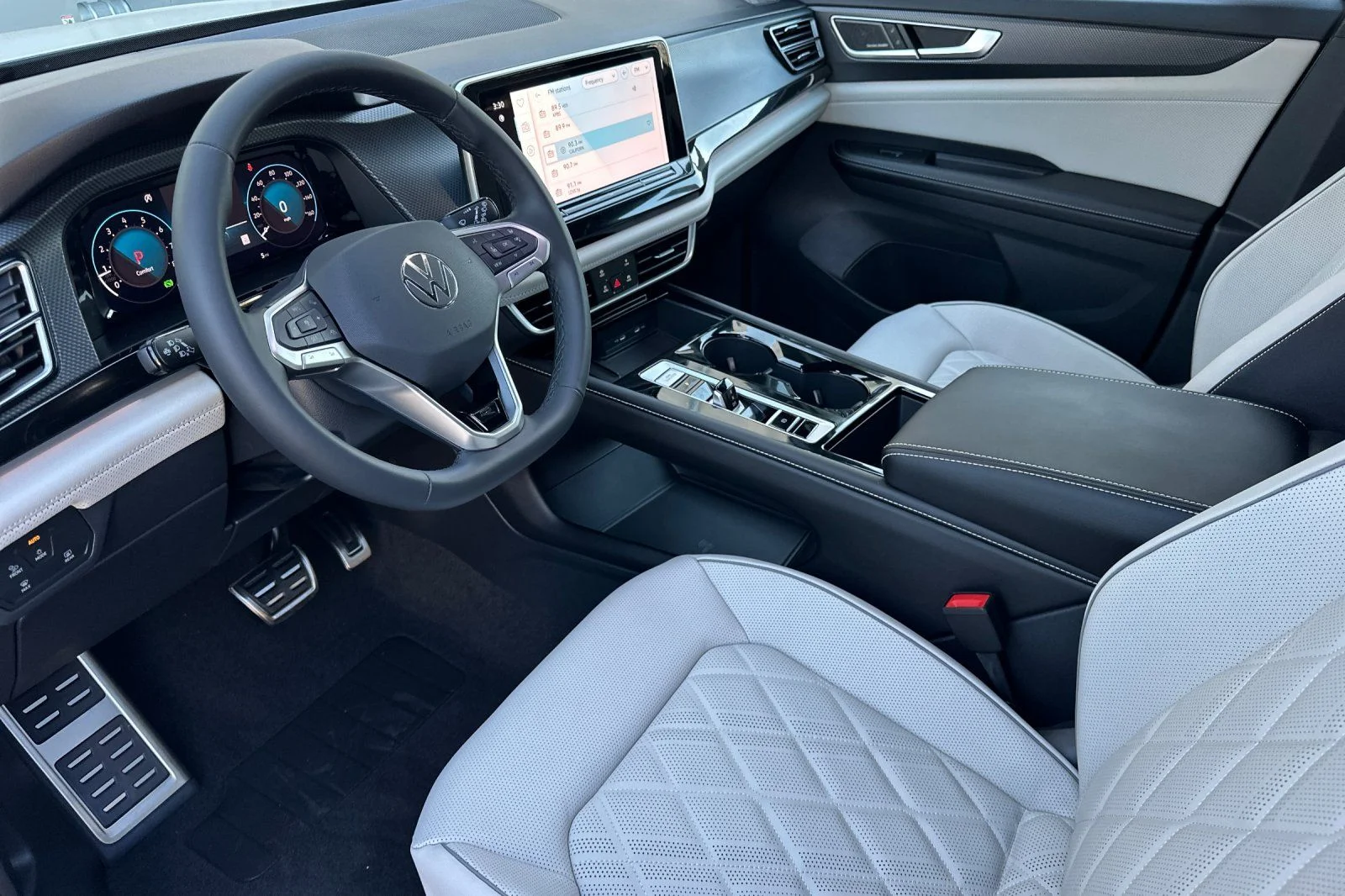 2026 Volkswagen Atlas Cross Sport SEL Premium R-LINE - Photo 8