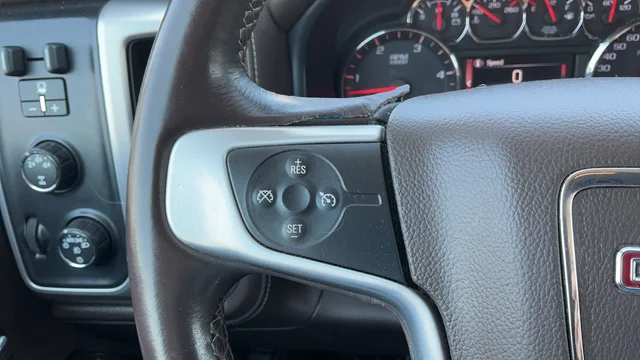 Used 2015 White GMC SLE image 13