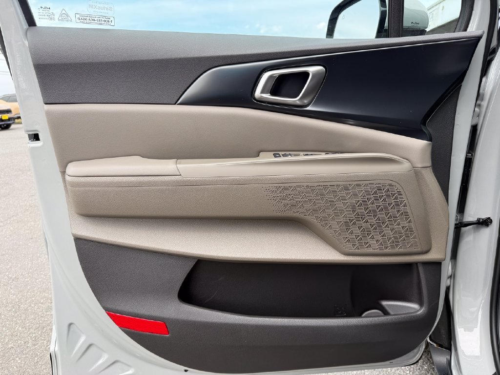 New 2027 Ceramic Silver Kia LX image 18