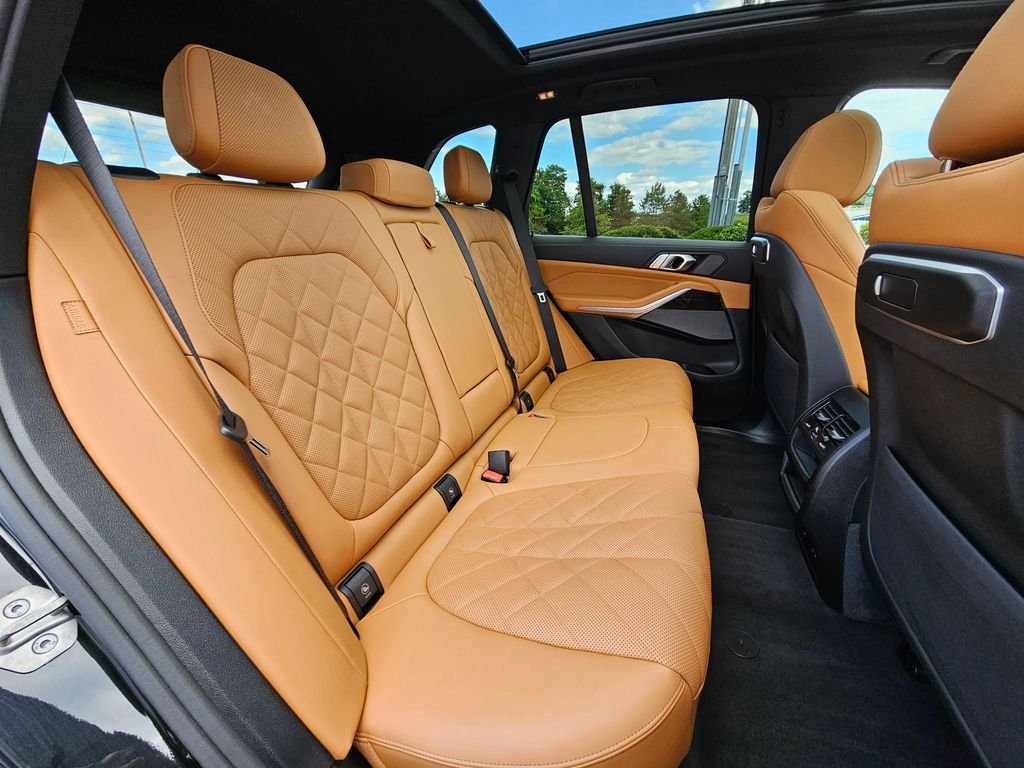 Used 2026 Black Sapphire Metallic BMW xDrive40i image 21