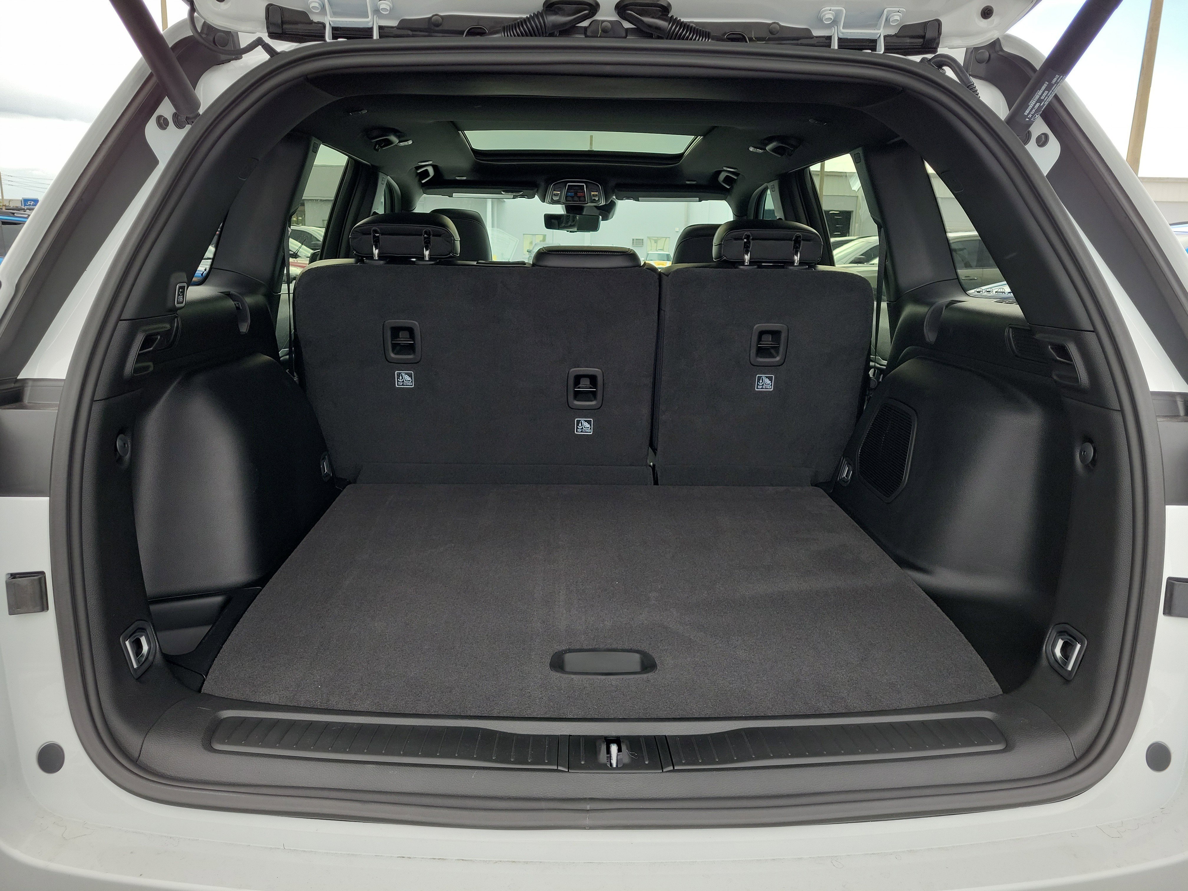 New 2026 Bright White Clear-Coat Exterior Paint Jeep Limited image 8
