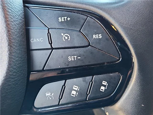 Used 2022 White Chrysler S Rear-Wheel Drive image 16