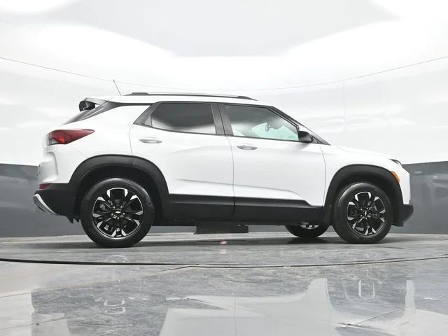 Used 2022 White Chevrolet LT image 25