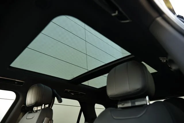 New 2026  Land Rover SE image 24