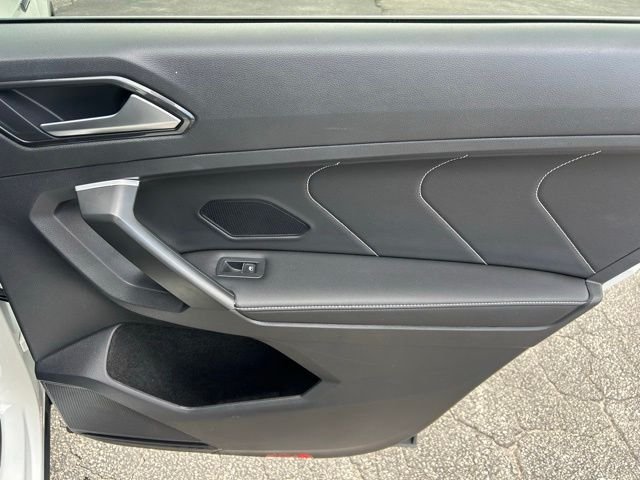 Used 2024  Volkswagen 2.0T SE image 5