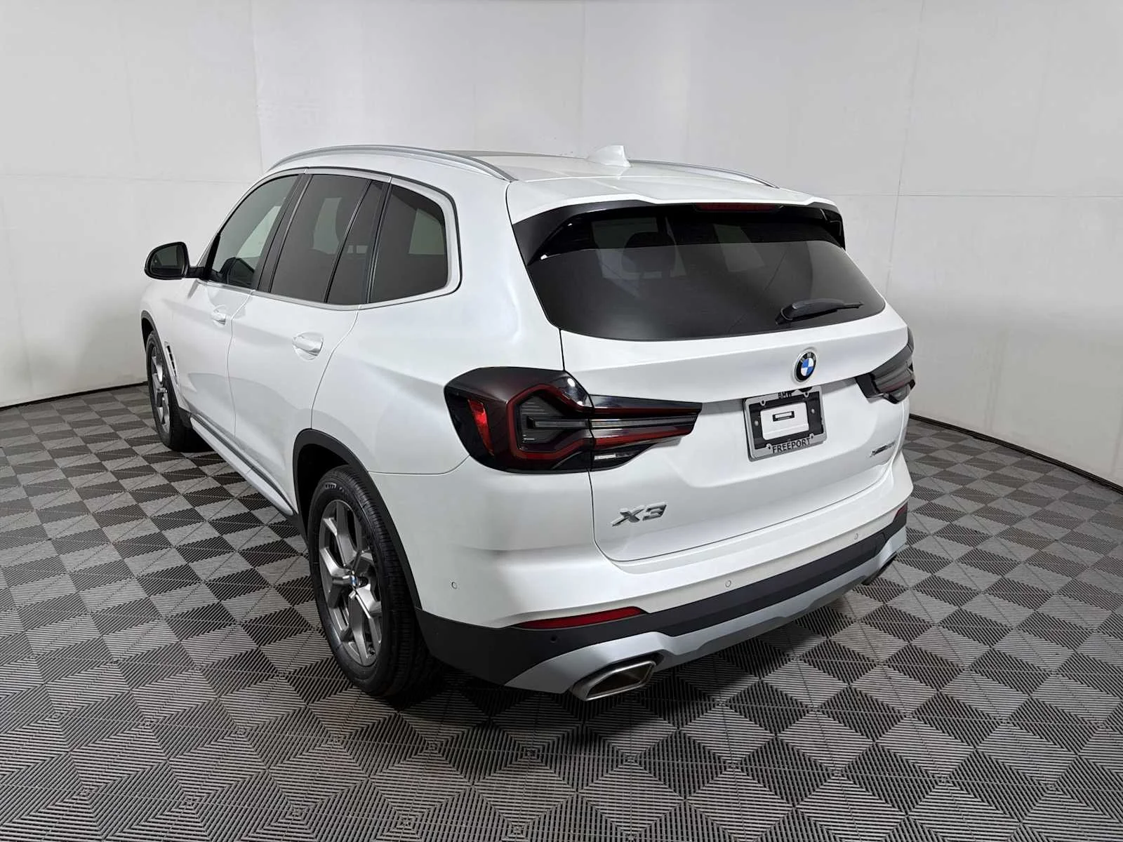Certified Used 2023 Mineral White Metallic BMW xDrive30i image 5