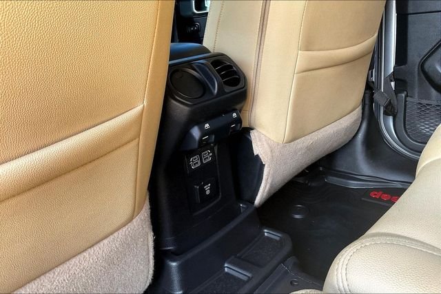 Used 2020 Silver Jeep Unlimited Sahara image 11
