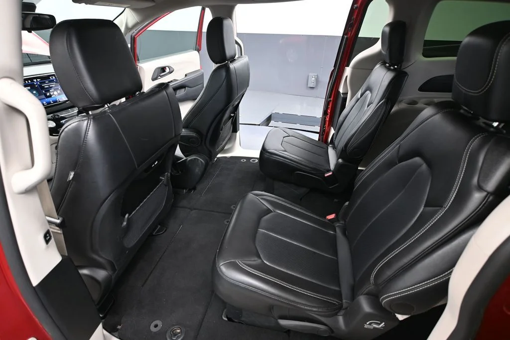 Used 2024 Red Chrysler Touring L image 35