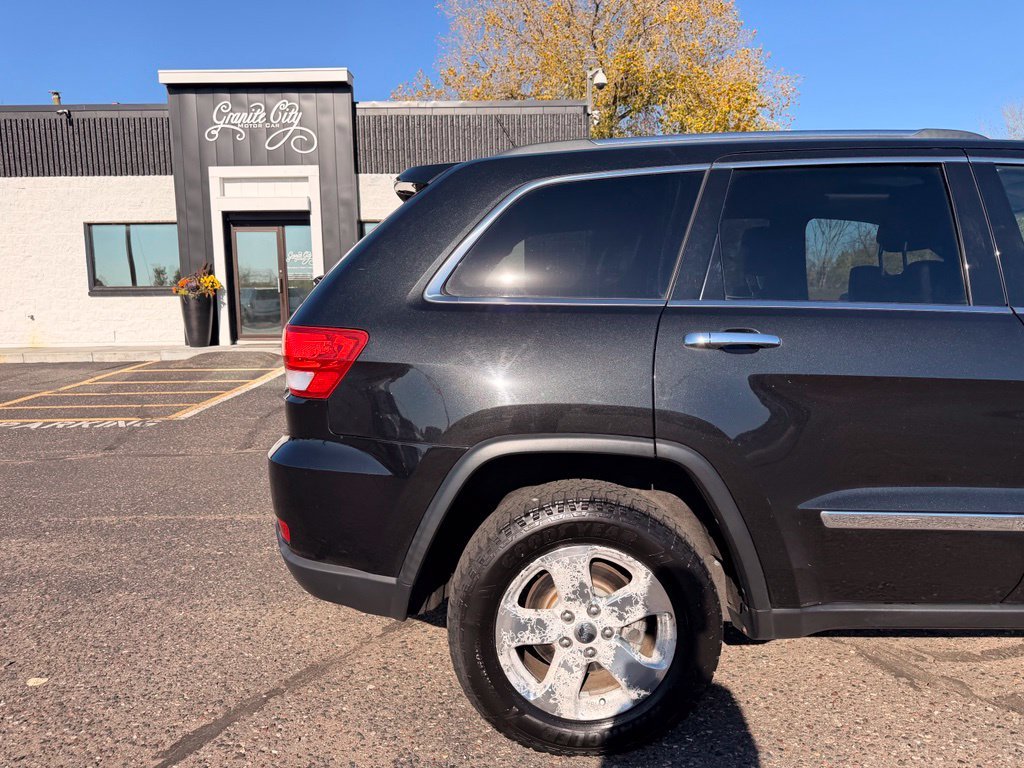 Used 2013 Black Jeep Limited image 4