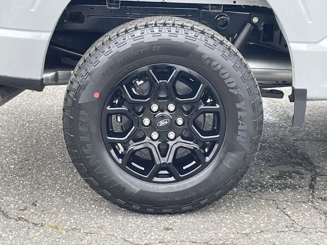 New 2026 Avalanche Ford XLT image 7