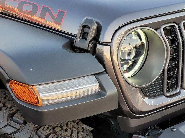 New 2026 Granite Crystal Metallic Clear-Coat Exterior Paint Jeep Rubicon image 10