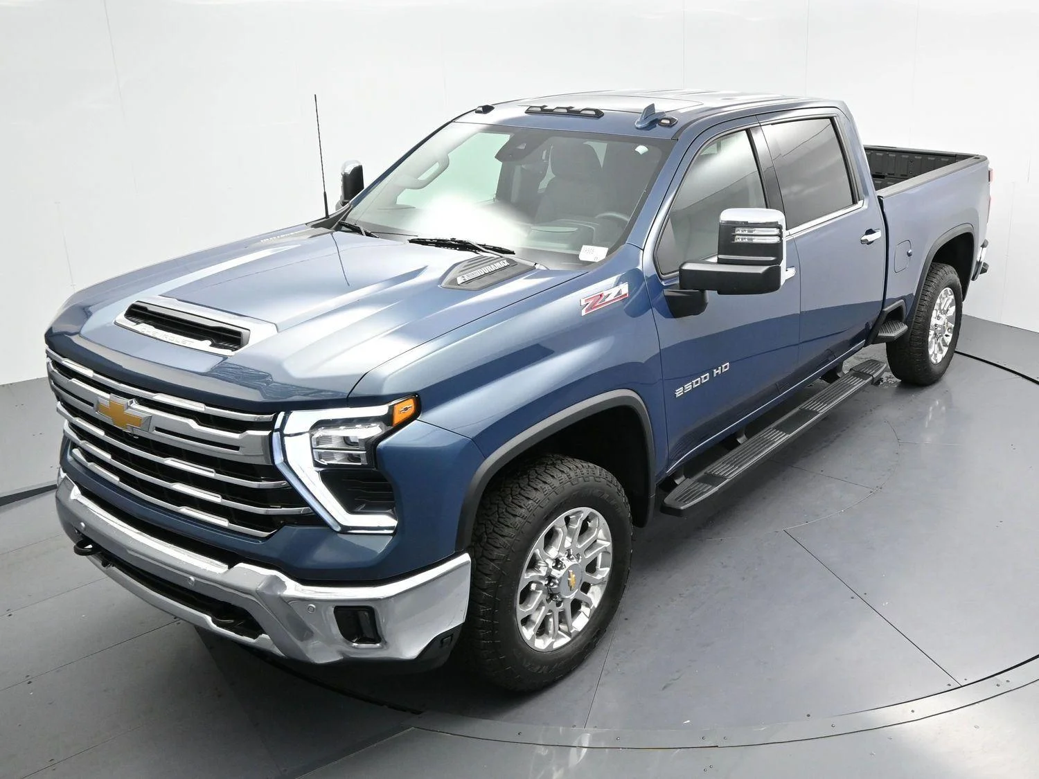 Used 2025 Lakeshore Blue Metallic Chevrolet LTZ image 39