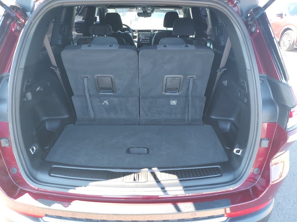 Used 2024 Red Jeep Laredo image 10