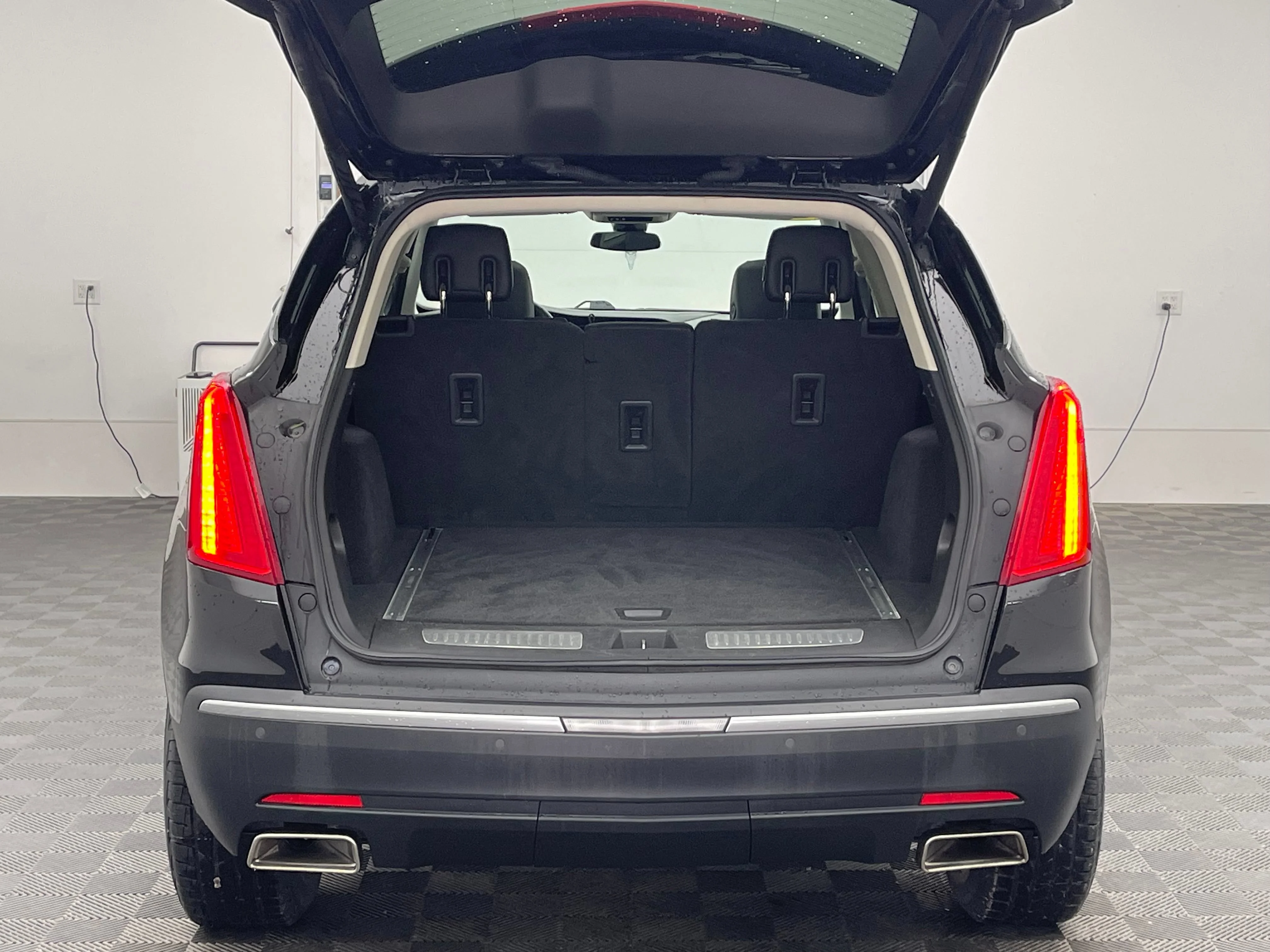 Used 2017 STELLAR BLACK METALLIC Cadillac Luxury AWD image 10