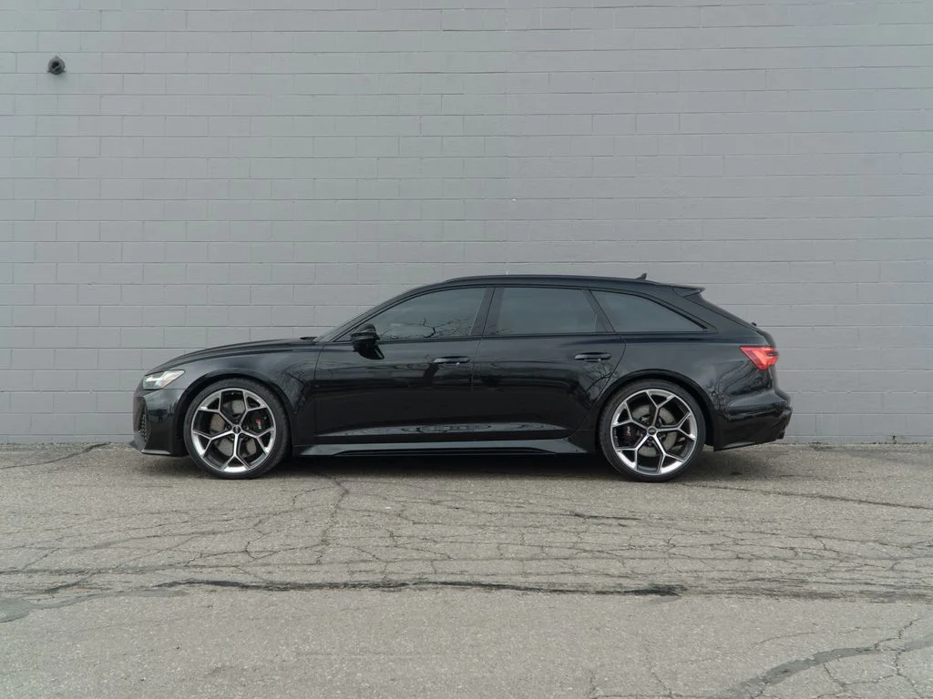 Used 2025  Audi 4.0T image 2