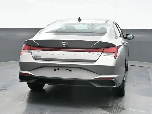 Used 2023 Silver Hyundai SEL image 2