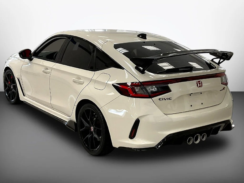 Used 2025 Championship White Honda  image 5