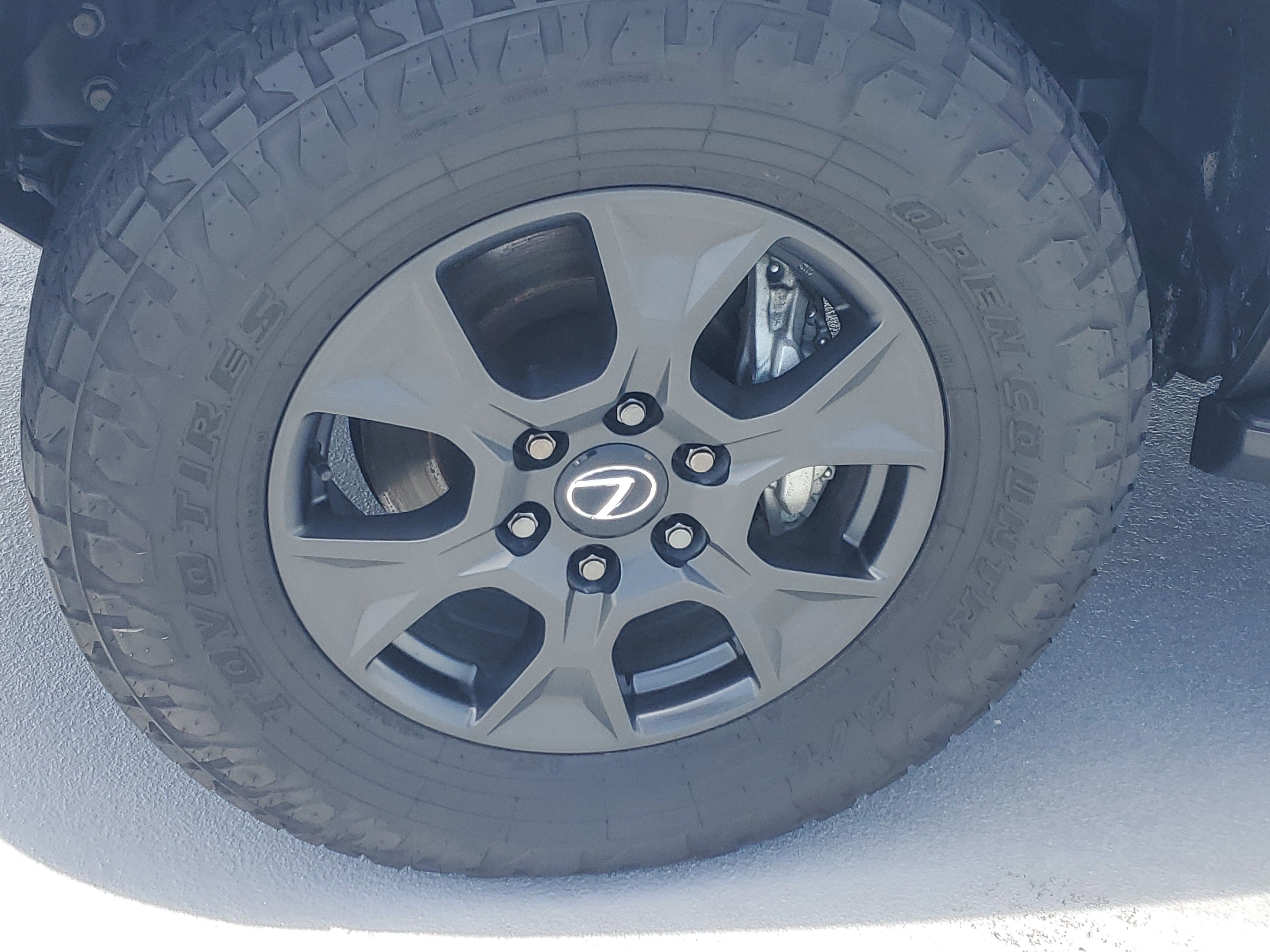 Used 2025 Silver Lexus GX 550 Overtrail+ image 4