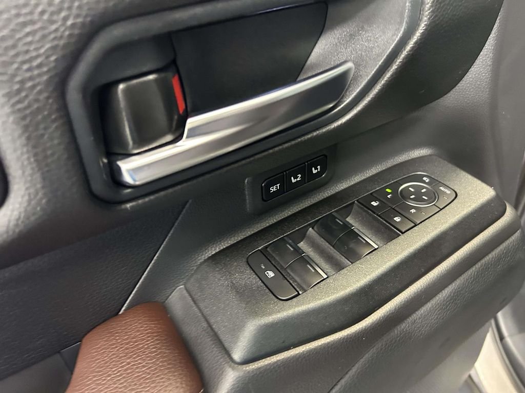 Used 2025  Toyota Premium image 18