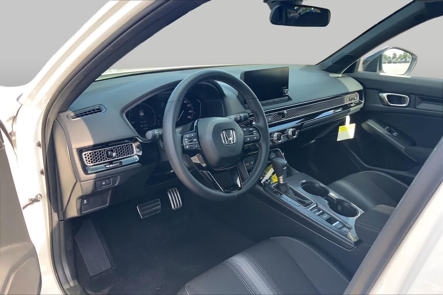 2026 Honda Civic Hatchback Sport - Photo 17