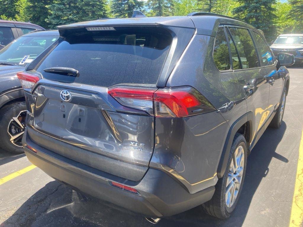 Used 2022 Magnetic Gray Metallic Toyota XLE Premium image 7