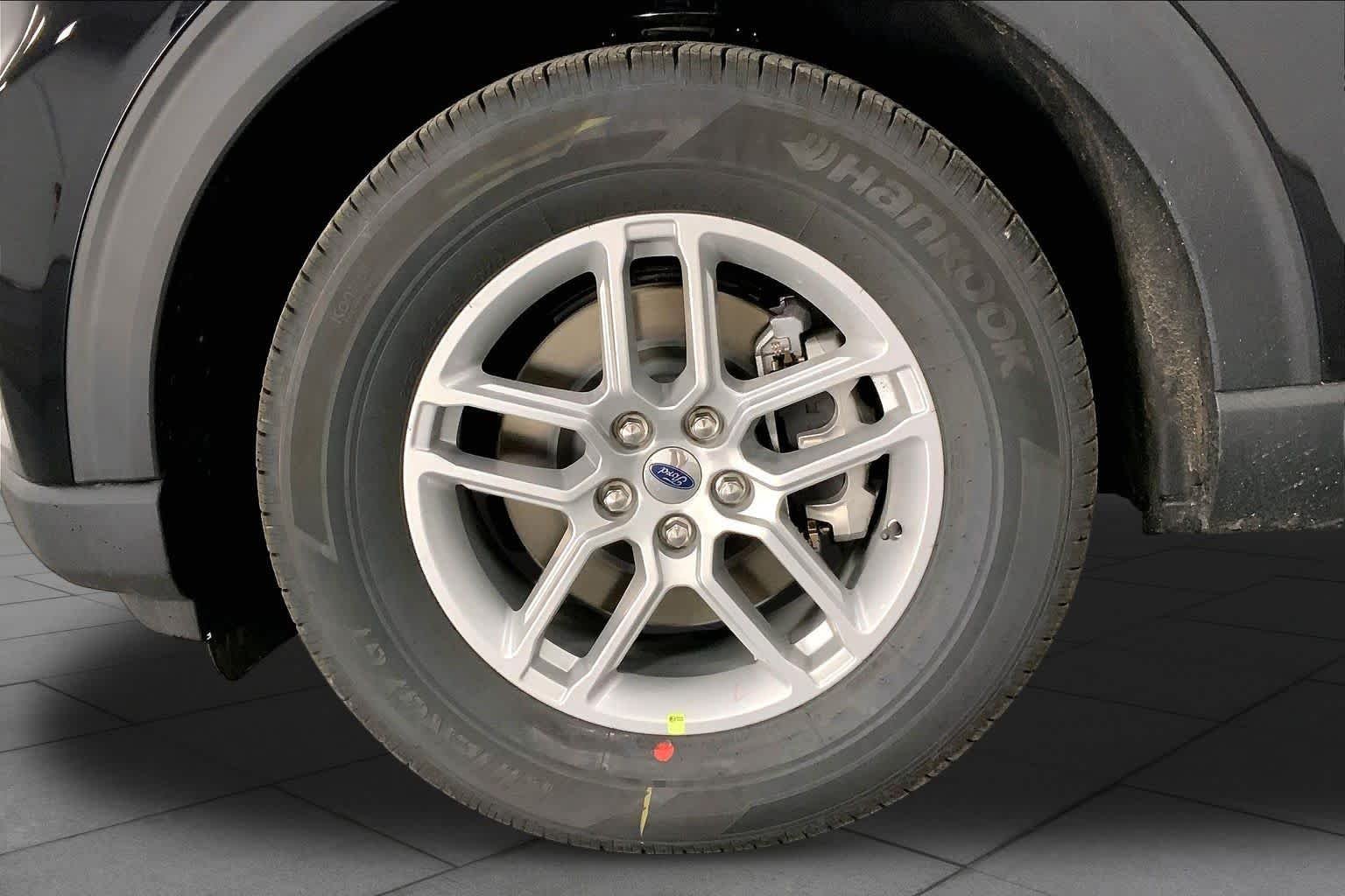 New 2026 Agate Black Metallic Ford Active image 9