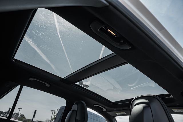 New 2026 Polar White Mercedes-Benz GLC 300 image 35