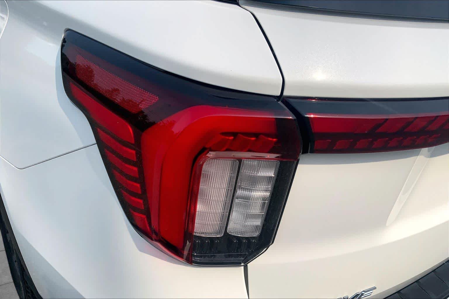 Used 2025 Star White Ford Active image 28