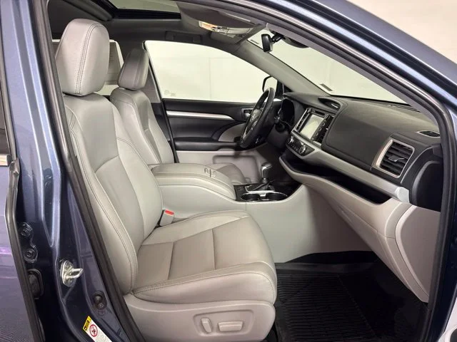 Certified Used 2018 Shoreline Mist Toyota XLE image 4