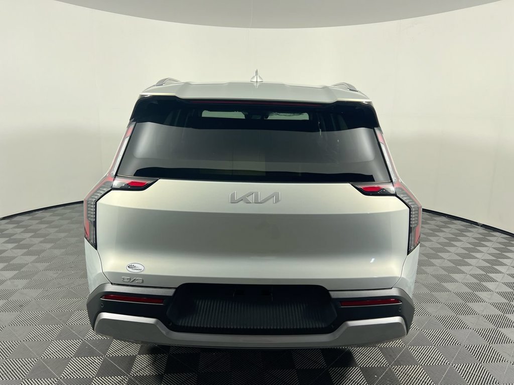 New 2026 White Kia Light image 4