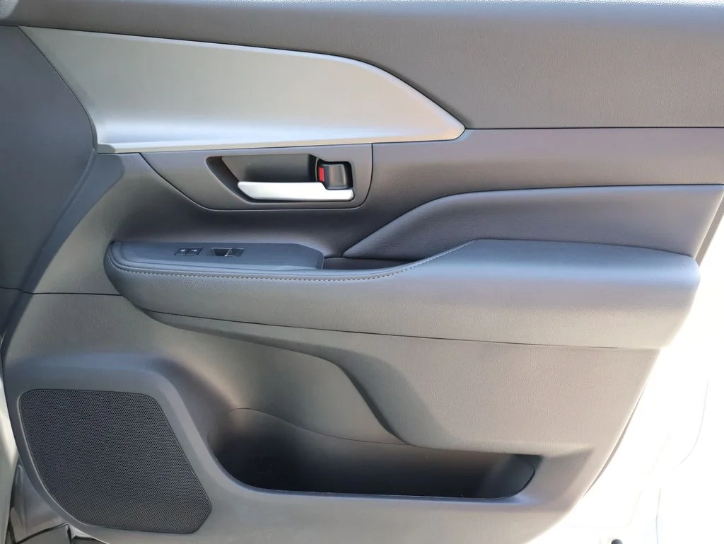 Used 2025 Silver Toyota XLE image 7