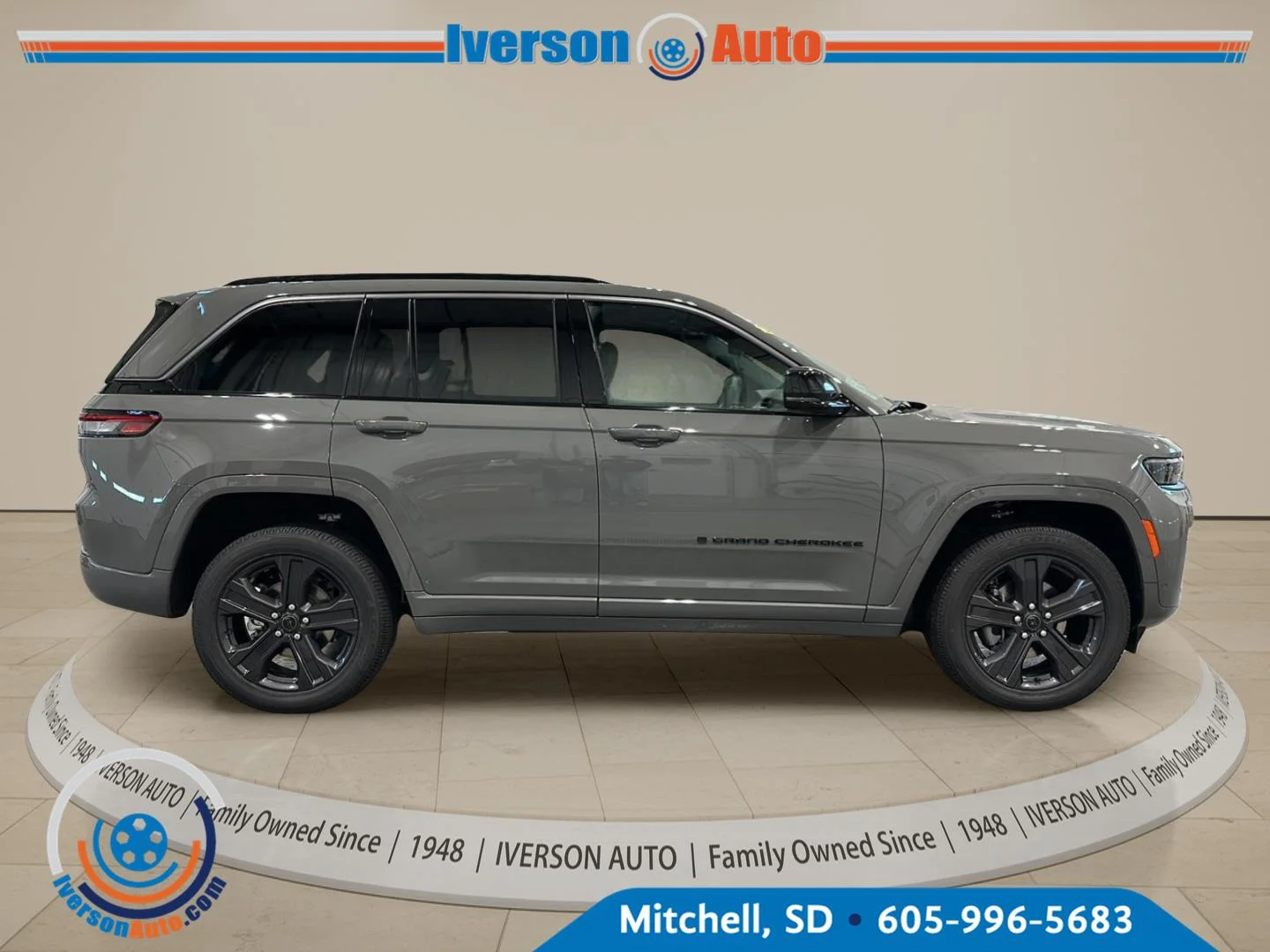 New 2027 Sting-Gray Clear-Coat Paint Jeep Limited Reserve image 8