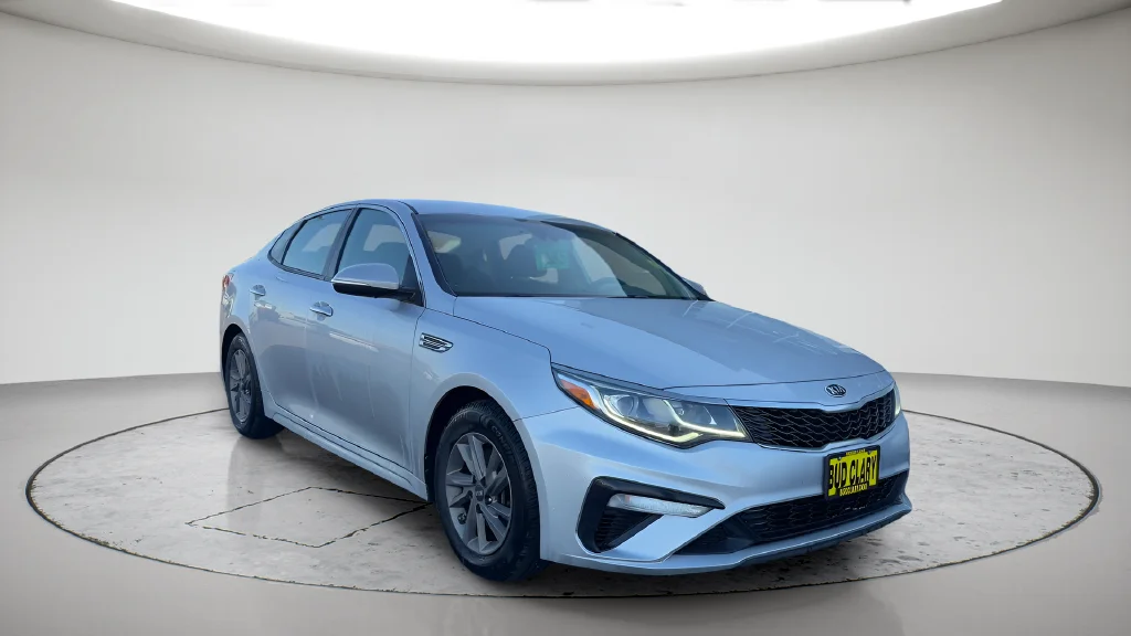 Used 2020 Silver Kia LX image 3