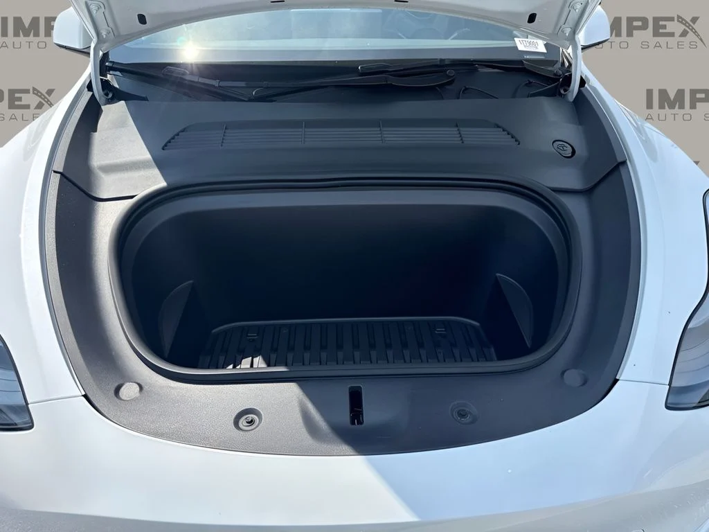 Used 2025  Tesla Long Range image 32