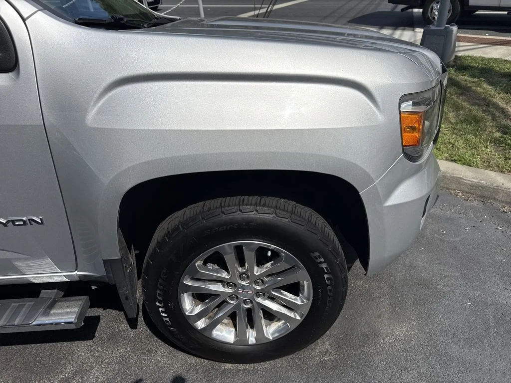 Used 2017 Silver GMC SLT image 9